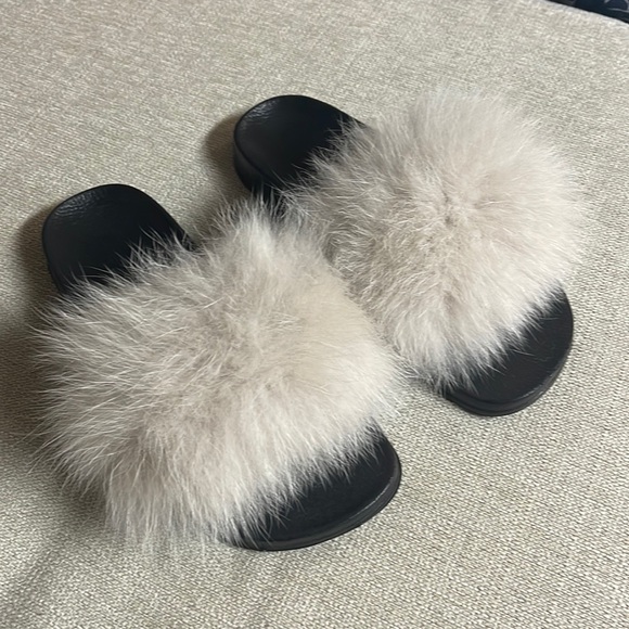 Shoes - Fox fur rubber slides size 39